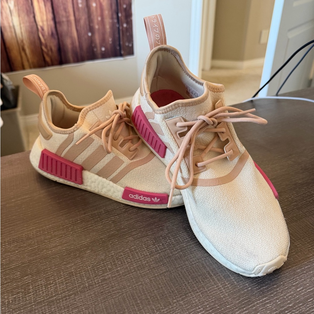 Adidas NMD R1  Wonder White Halo Blush Pink 9.5